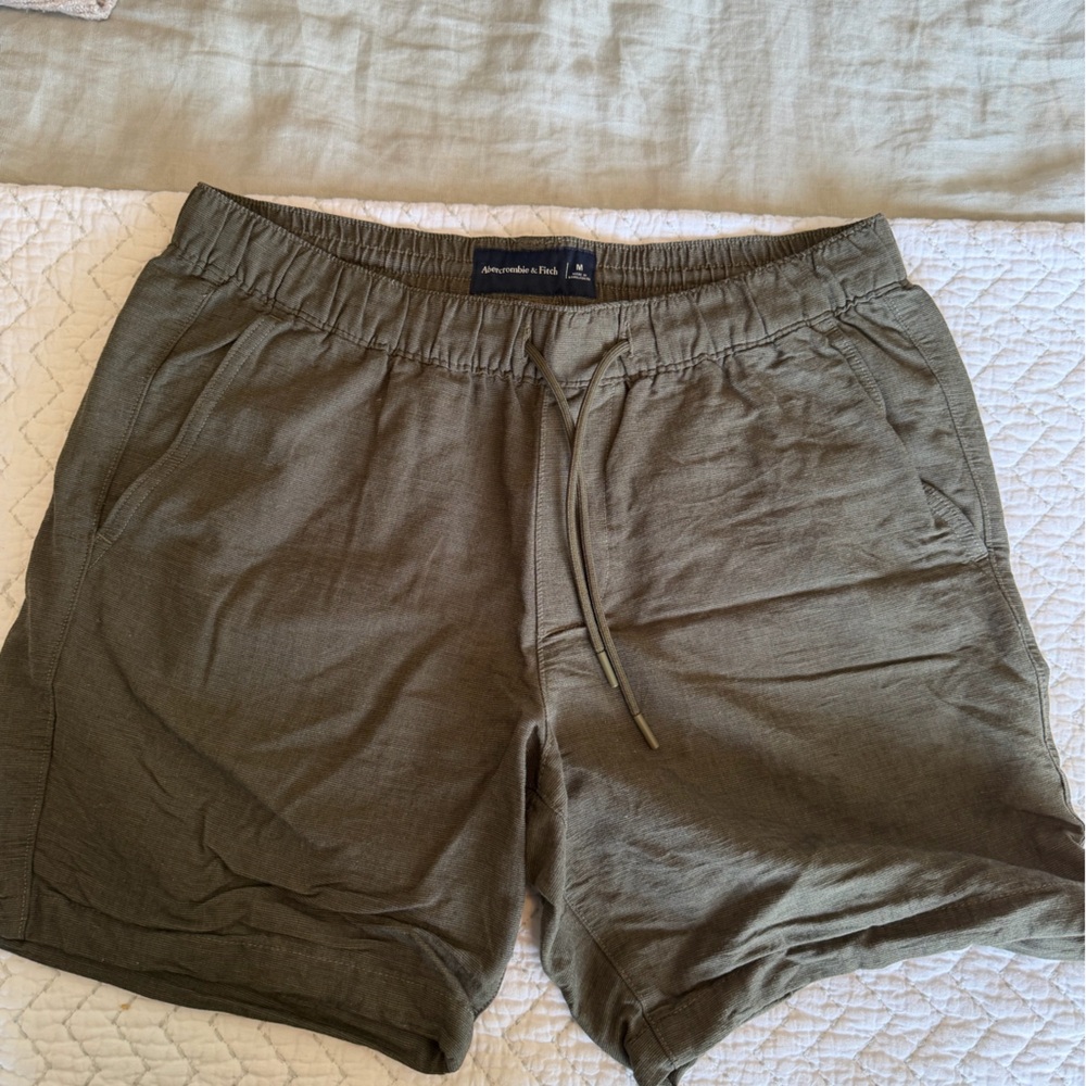 Abercrombie & Fitch Men’s Khaki Green Shorts